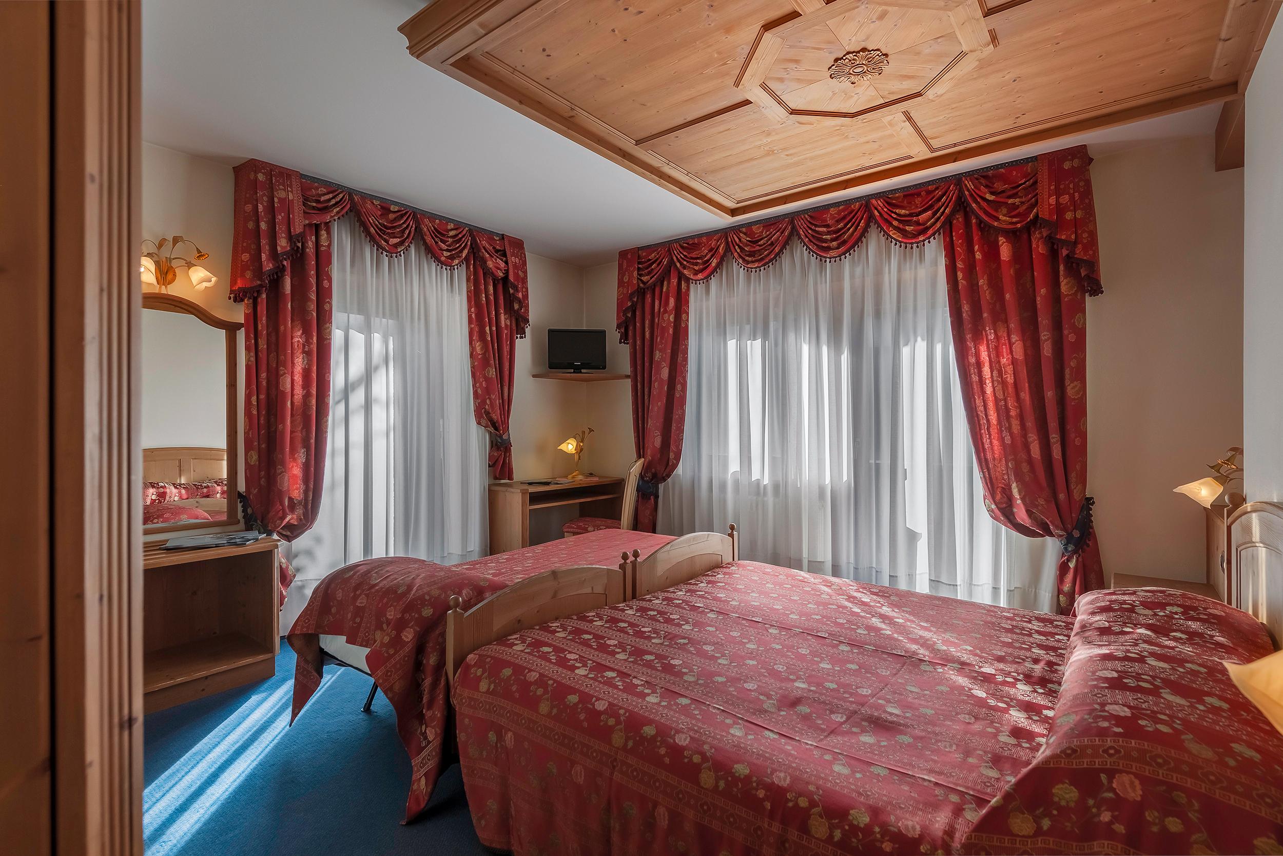Family Hotel La Perla Fiera Di Primiero Eksteriør bilde