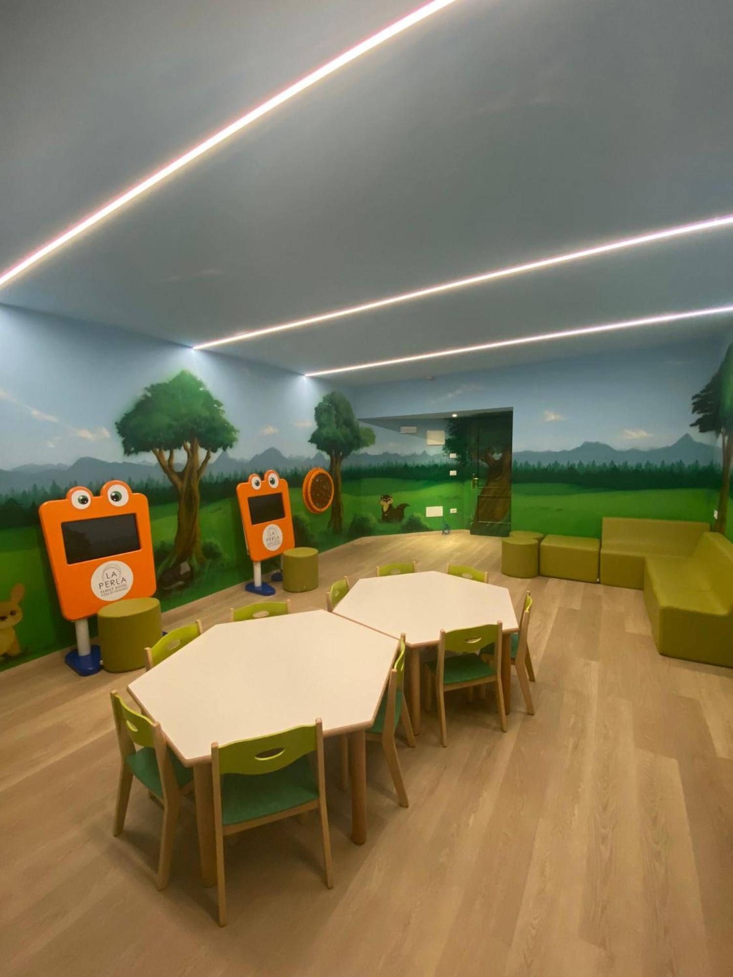 Family Hotel La Perla Fiera Di Primiero Eksteriør bilde