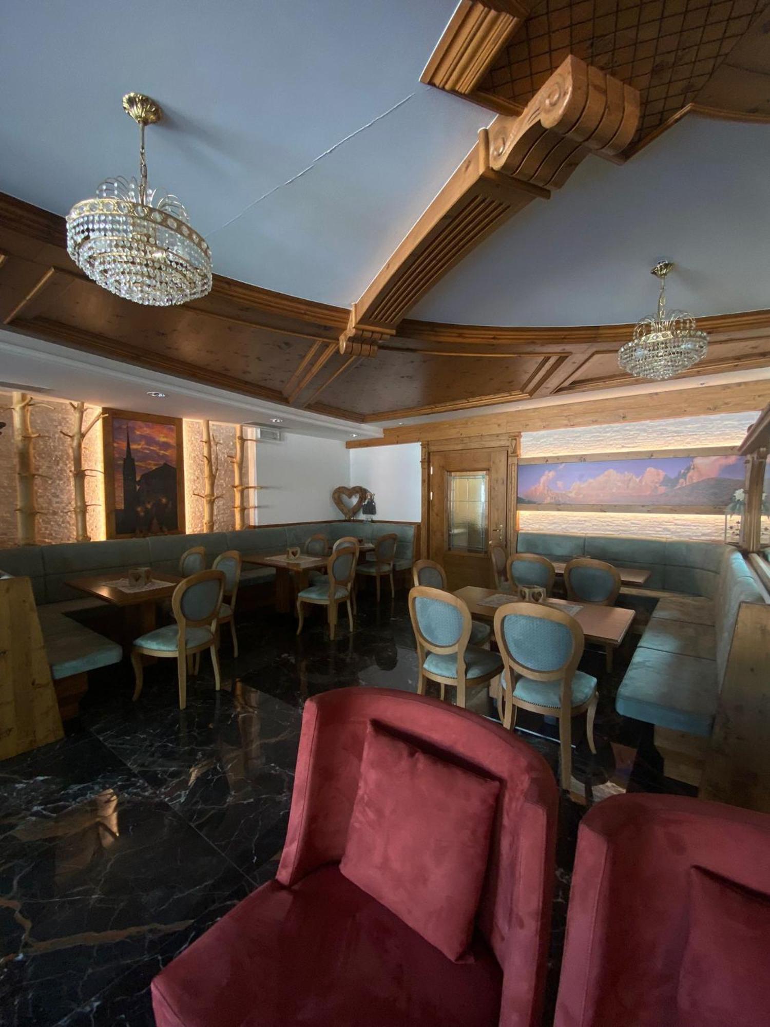 Family Hotel La Perla Fiera Di Primiero Eksteriør bilde