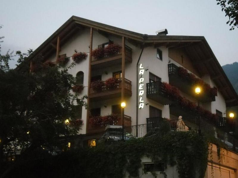 Family Hotel La Perla Fiera Di Primiero Eksteriør bilde