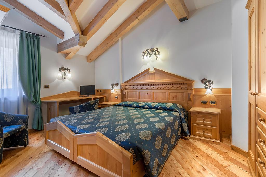 Family Hotel La Perla Fiera Di Primiero Eksteriør bilde