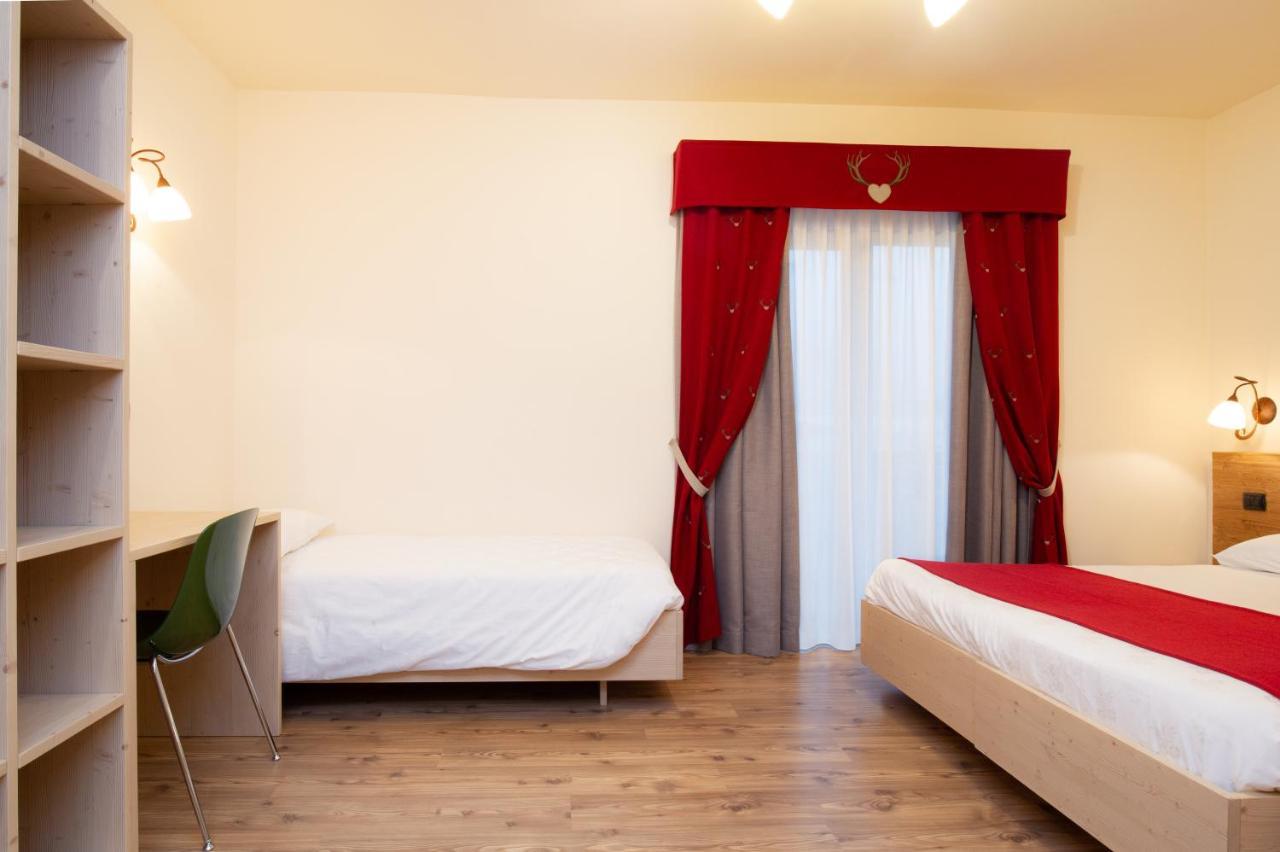 Family Hotel La Perla Fiera Di Primiero Eksteriør bilde